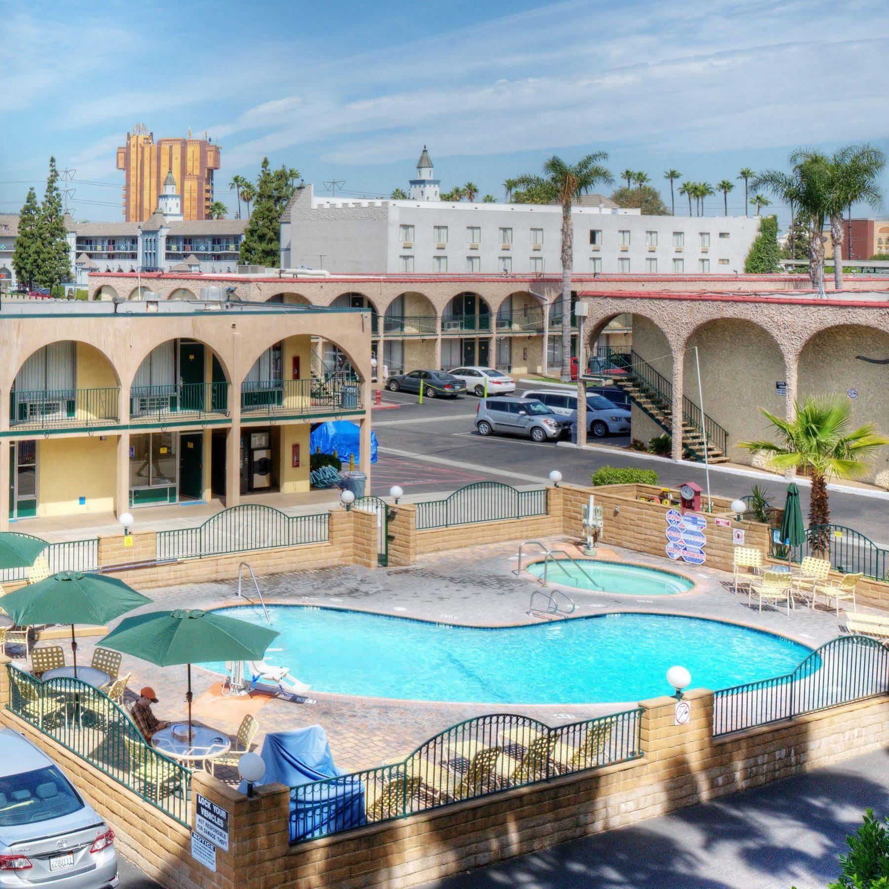 Kings At The Park & Convention Center Motel