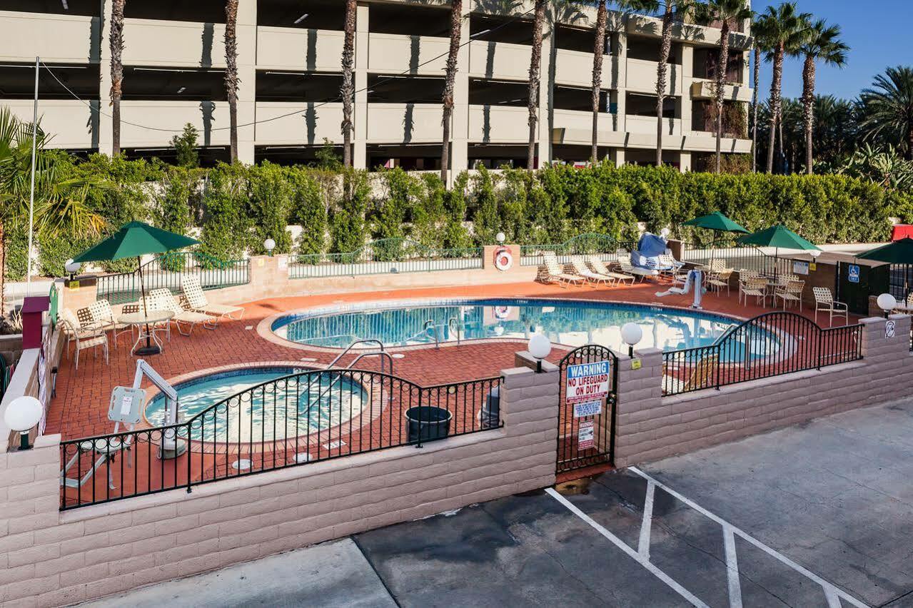 Kings At The Park & Convention Center Motel
